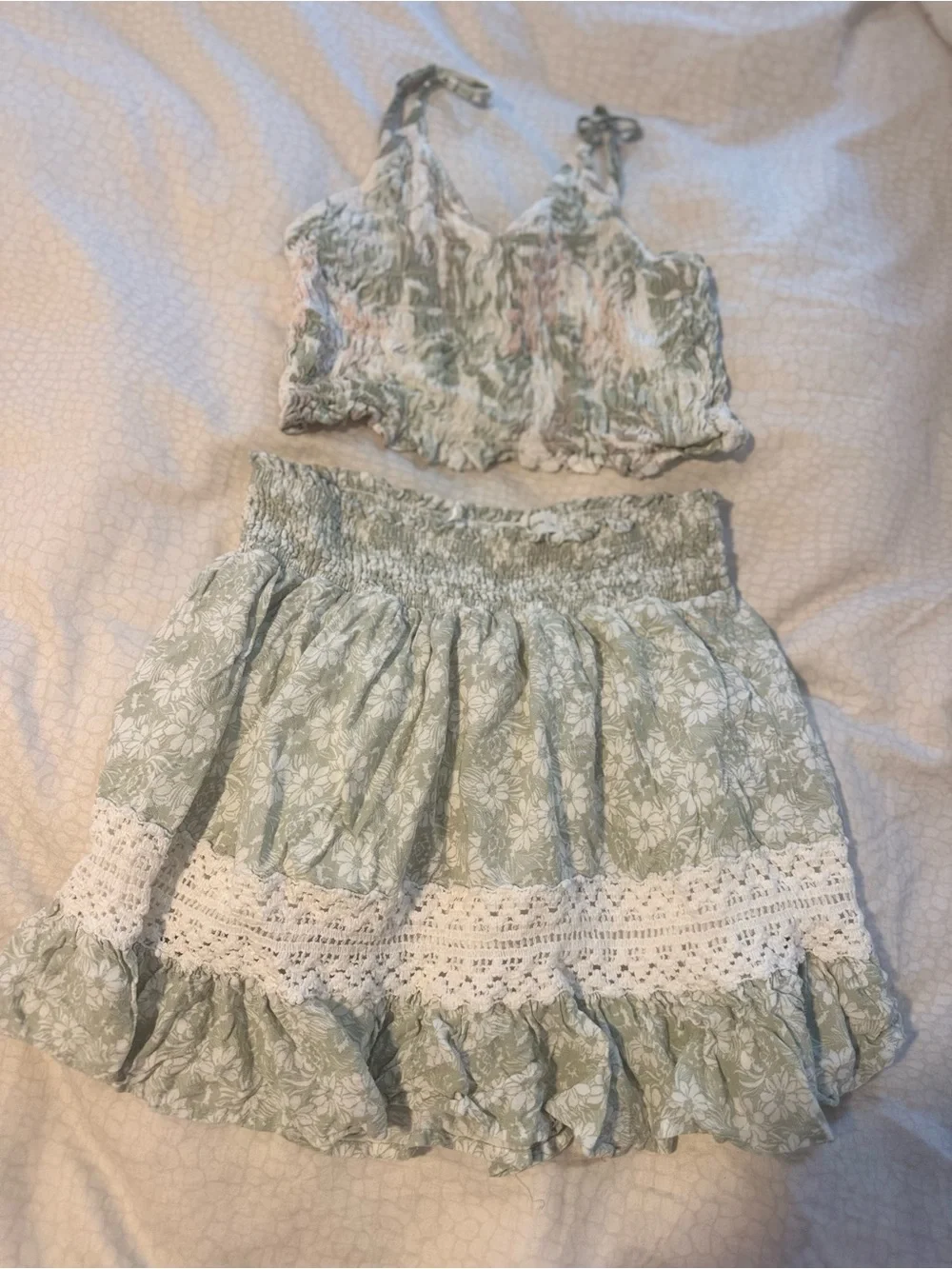 Dreamy 2 piece set Ocean Drive Sage Floral Smocked Crop Top & Mini Skirt Set M 🤍